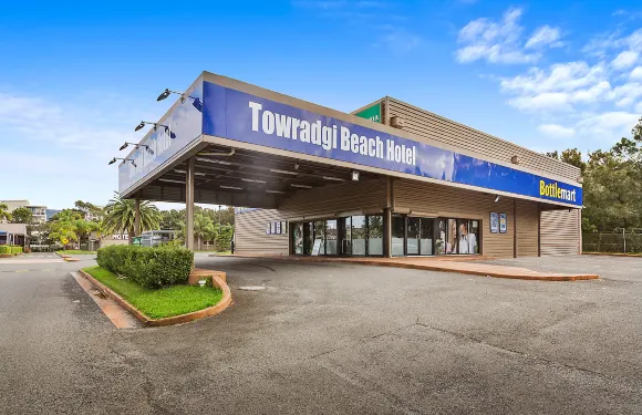 託拉吉海灘舒適酒店