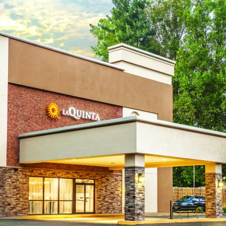 Clarion Pointe Charlottesville