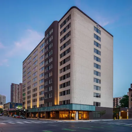DoubleTree Suites by Hilton Minneapolis
