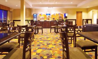 Holiday Inn Express & Suites Chicago North-Waukegan-Gurnee