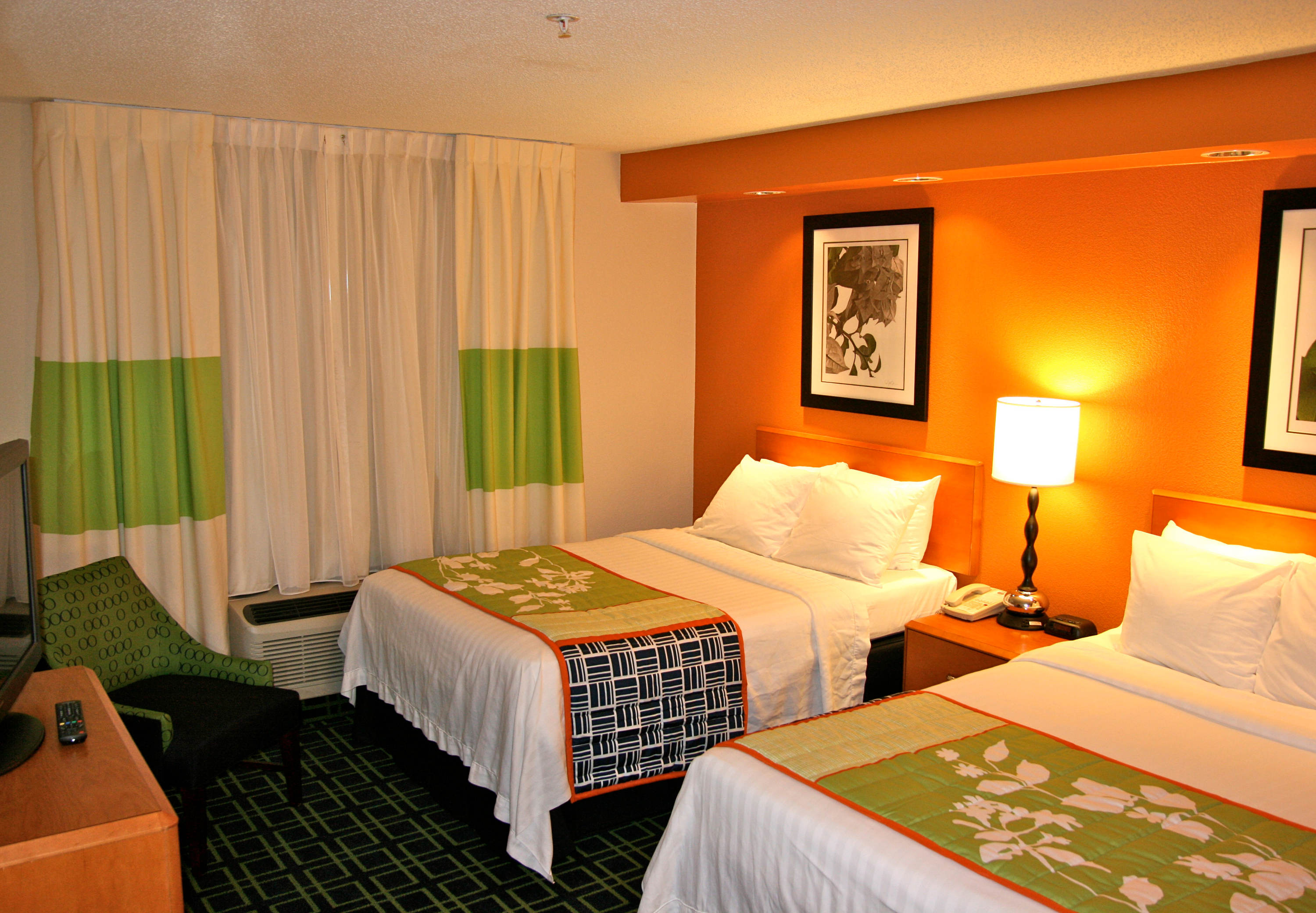 Fairfield Inn and Suites by Marriott Youngstown Austintown