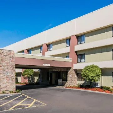 Quality Inn & Suites Warren - Detroit