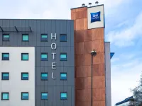 ibis budget London Hounslow Hotels near Crossrail Place Roof Garden