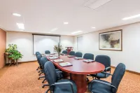 Super 8 by Wyndham Cornwall on