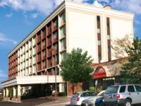 Best Western Plus Toronto Airport Hotel Hôtels à proximité de : Cando Property Management