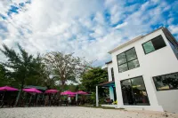 Paradise Resort Phi Phi Hotels near Long Beach