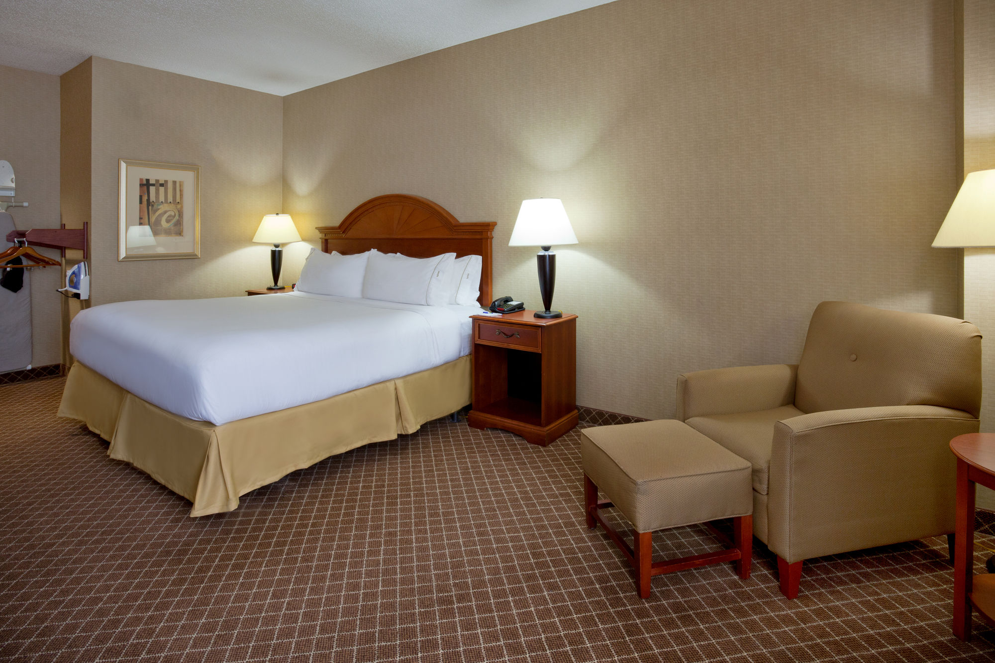 Holiday Inn Express & Suites - Interstate 380 at 33rd Avenue, an Ihg Hotel