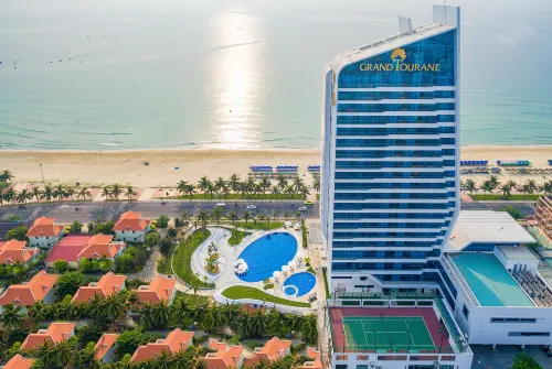 Grand Tourane Hotel Da Nang - ติดทะเล