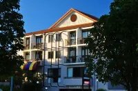 Waters Edge the Strand Hotels in Belgian Gardens
