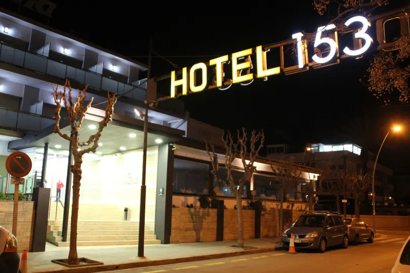 Hotel 153