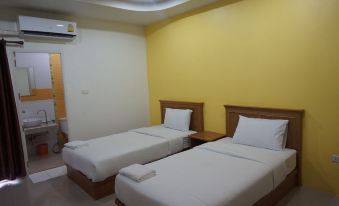 Qbiz Hotel Kalasin