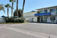 Motel 6 Bakersfield, CA - South