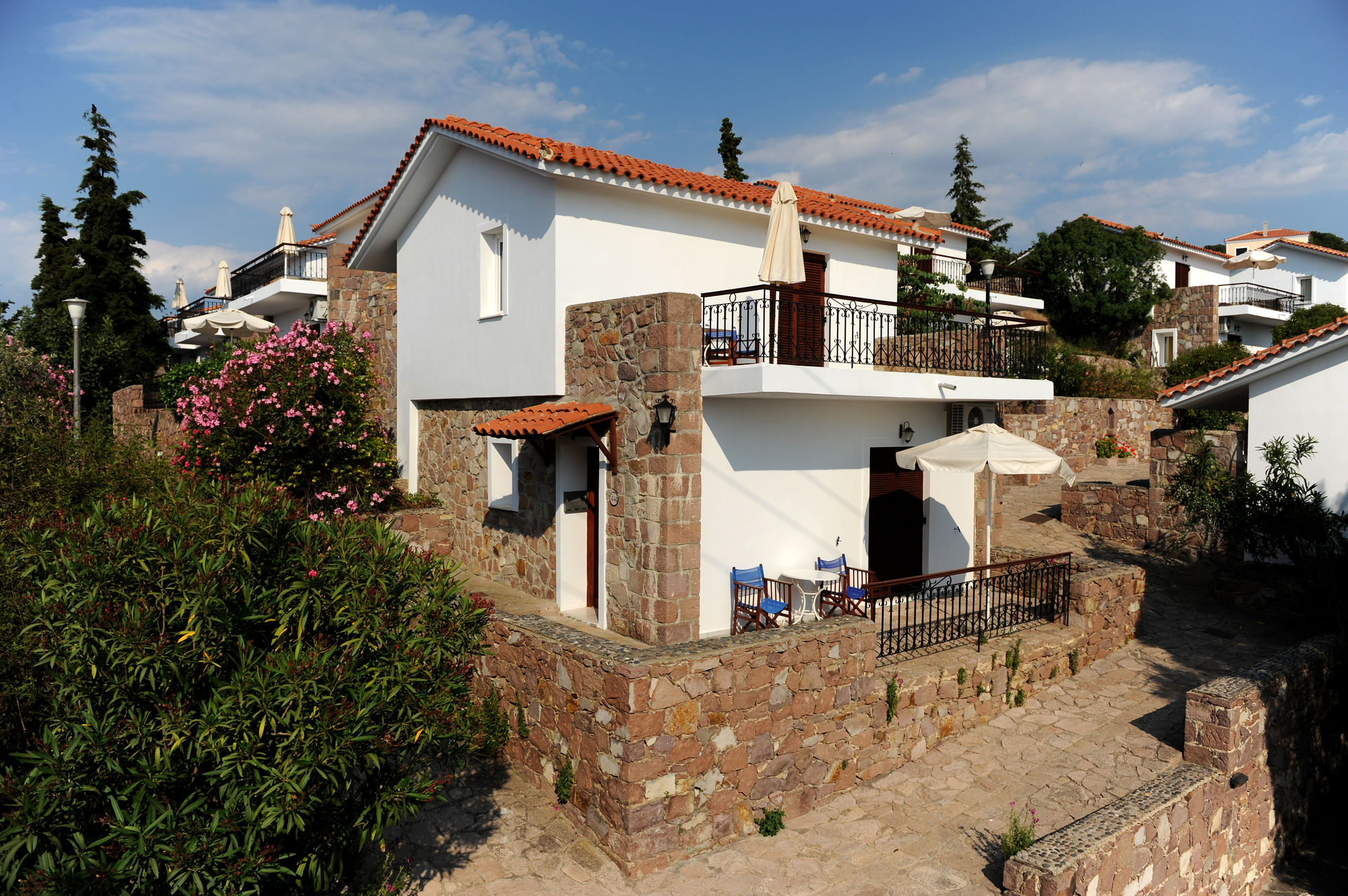 Delfinia Hotel & Bungalows