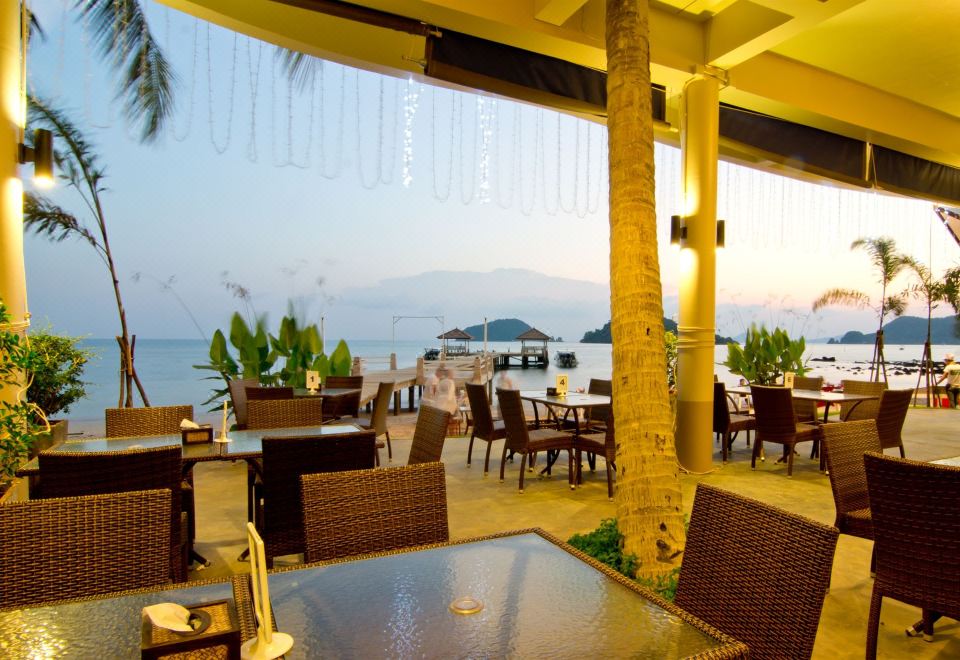 5. 마카타니 리조트..