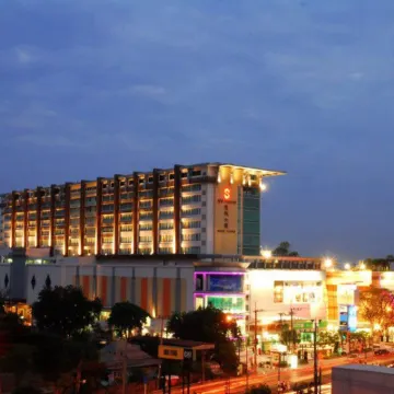 蘇內大酒店和會議中心 鄰近烏汶府國家博物館的酒店