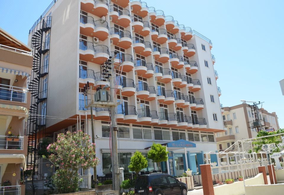 Grand Milano Hotel - Housity