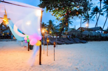 Aroma Beach Resort and Spa Отели рядом с достопримечательностью «Doi Duong Beach»