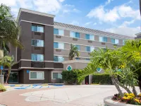 Best Western Inn & Suites San Diego – Zoo/SeaWorld Area Hotels near Mission Beach Boardwalk