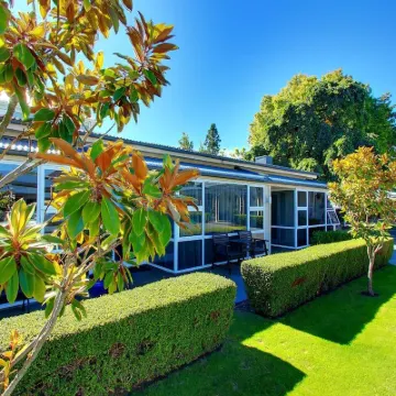 Merivale Manor Hotels near Papanui Road