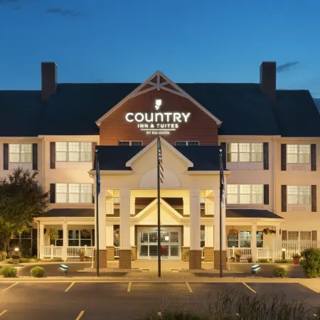 Country Inn & Suites by Radisson, Appleton Airport - Fox River Mall Area