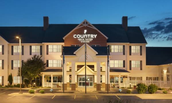 Country Inn & Suites by Radisson, Appleton Airport - Fox River Mall Area