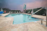 La Quinta Inn by Wyndham Calhoun South I-75 - piscina