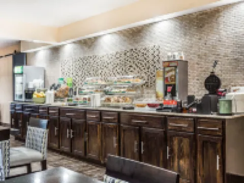 Quality Inn & Suites Airport Hotels in Charlotte