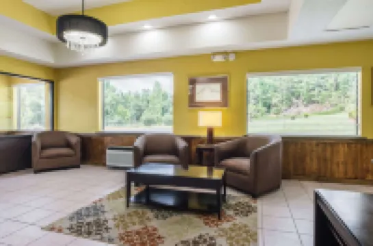 Travelodge by Wyndham Macon West