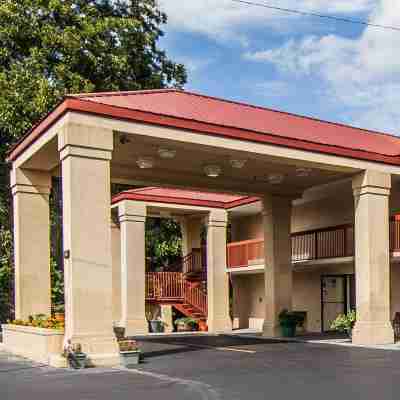 Rodeway Inn Hotel Exterior