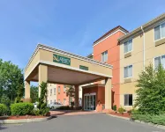 Quality Suites Hotel a Trumbull