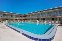 Rodeway Inn Kissimmee Maingate West - Free Theme Park Shuttle - Kolam Renang