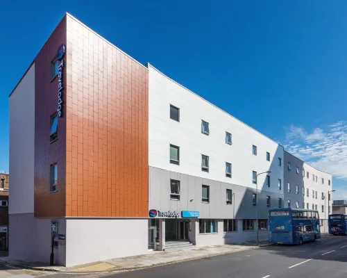 Travelodge Southampton Central Hotels near Westgate