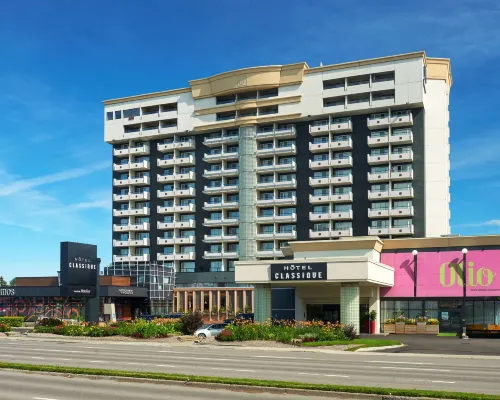 Hotel Classique Hotels near Place Laurier