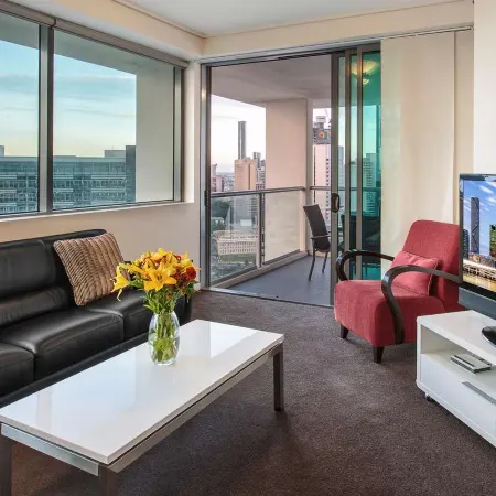 Evolution Apartments Отели рядом с достопримечательностью «Кастом Хаус»