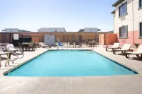 Baymont by Wyndham Phoenix I-10 Near 51st Ave - Private Pools