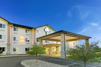 Days Inn & Suites by Wyndham Castle Rock