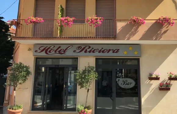 瓦拉澤裏維埃拉酒店