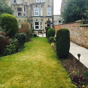 Diamonds Lodge Near York Hospital