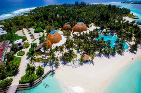Holiday Inn Resort Kandooma Maldives - Kids Stay and Eat Free Отели рядом с достопримечательностью «Мааду»