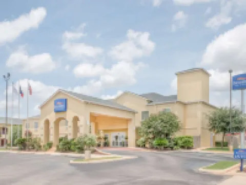Baymont by Wyndham Pearsall Hotels in Frio County