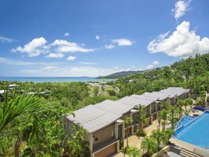 Azure Sea Airlie Beach Resort