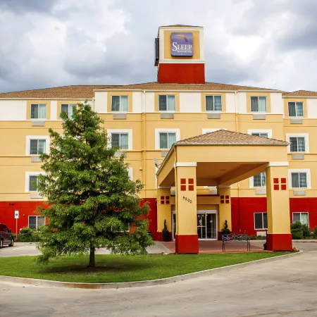 Sleep Inn & Suites Oklahoma City Northwest Отели рядом с достопримечательностью «Торговый центр "Олд Шепард"»