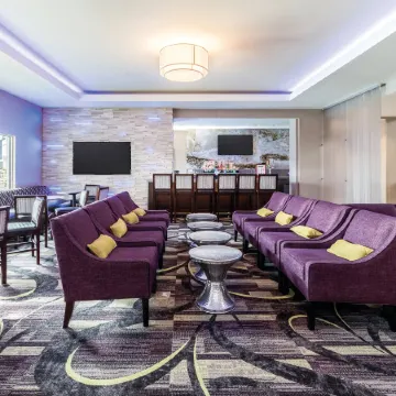 La Quinta Inn & Suites by Wyndham Arlington North 6 Flags Dr