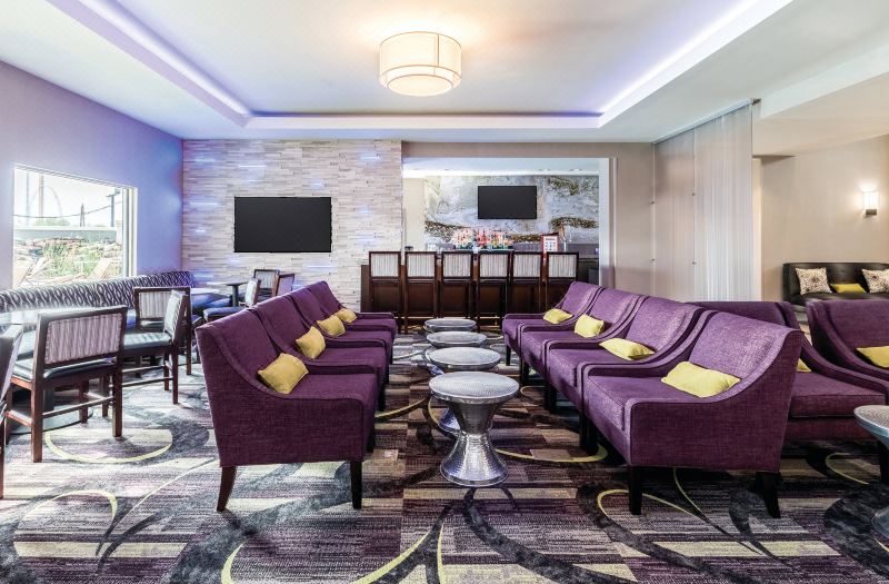 La Quinta Inn & Suites by Wyndham Arlington North 6 Flags Dr photo 3