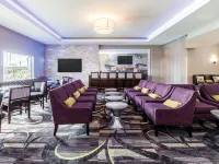 La Quinta Inn & Suites by Wyndham Arlington North 6 Flags Dr Hotels in Arlington