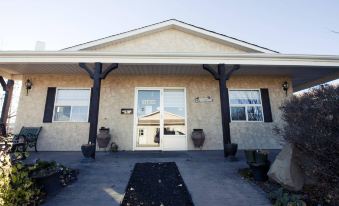 Bow River Inn