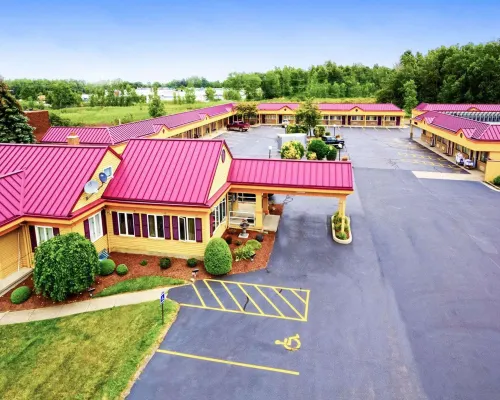 Amherst Inn & Suites - 2-Star