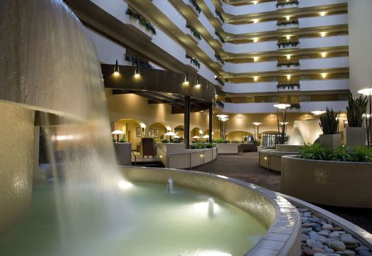 엠버시 스위트 호텔