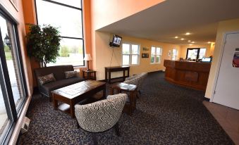 Days Inn by Wyndham Mackinaw City - Lakeview