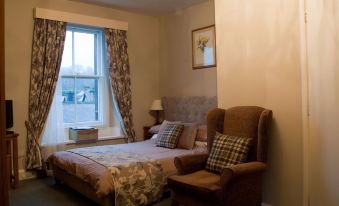 The Queens Head Hotel